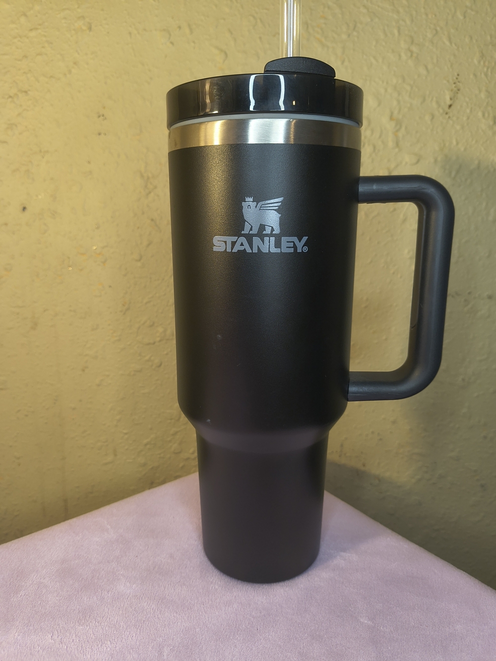 black Stanley Quencher H2.0 FlowState tumbler